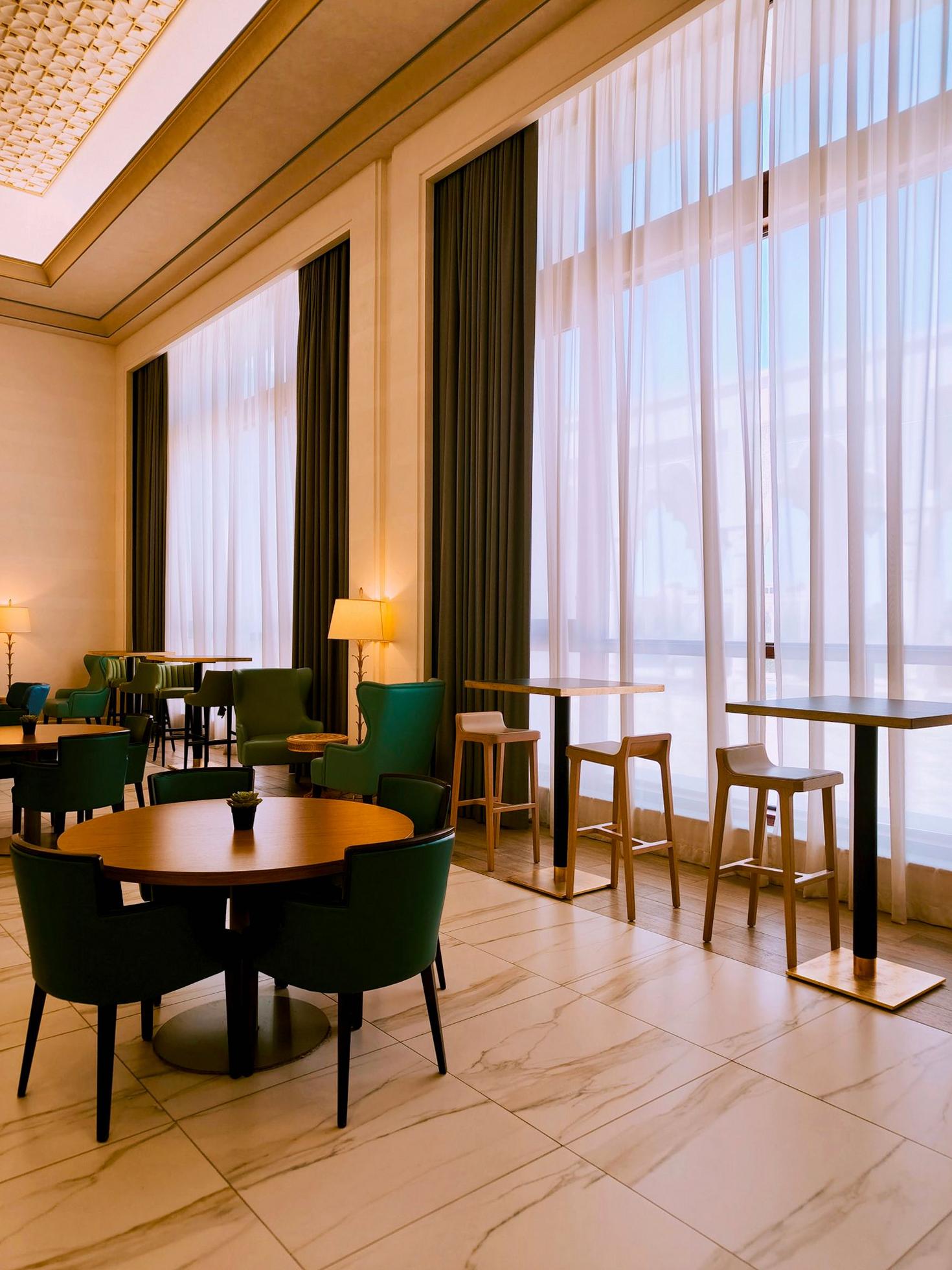Spacious lounge
