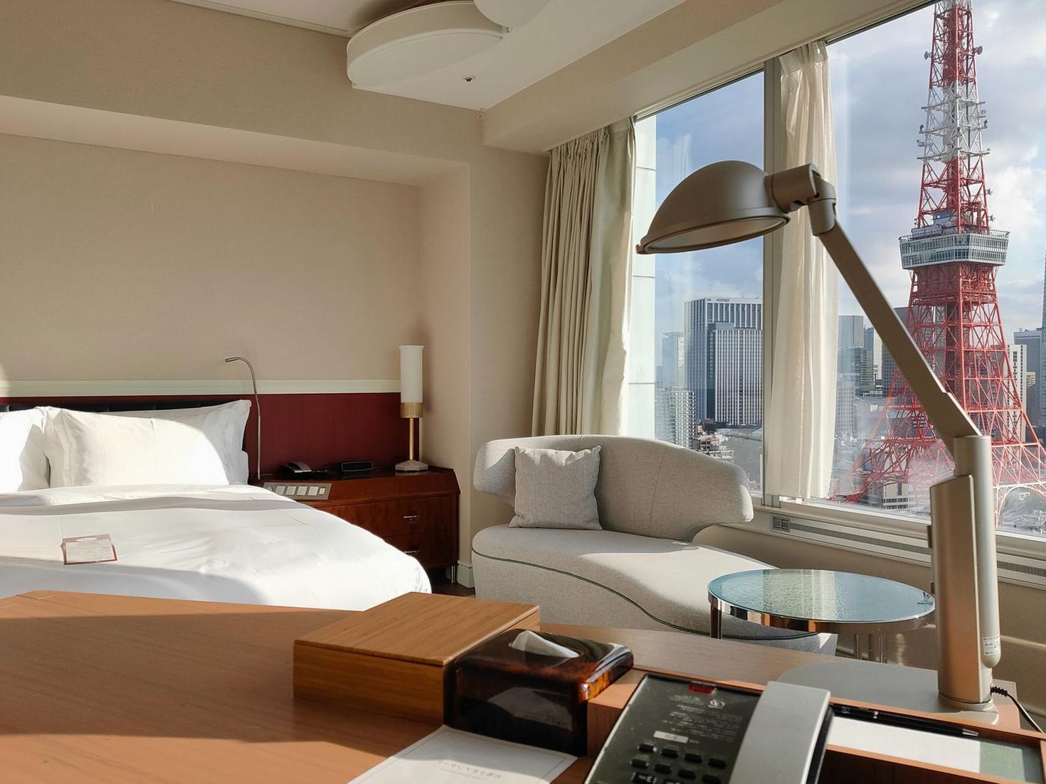 Luxury hotel room with Auckland city view